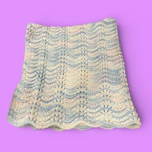 Sweet vintage hand knit crochet scallop hem baby blanket grannycore 29” x 30”